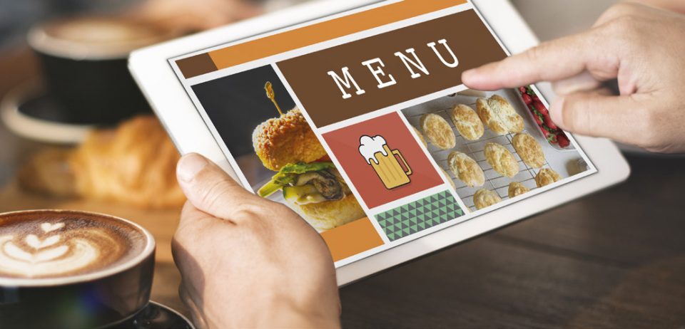La crise du Covid-19 a accéléré la digitalisation des menus. Là aussi, il est important de soigner la présentation. © Shutterstock