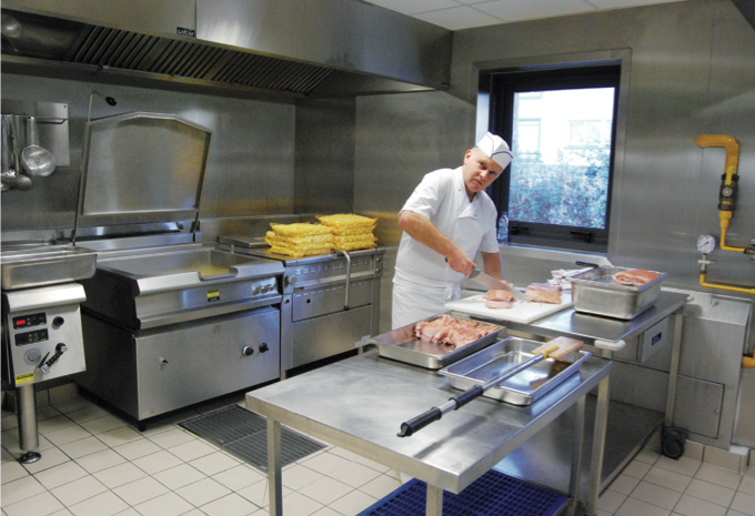 COLLE?GE BRIZEUX A? LORIENT Priorite? a? la technicite