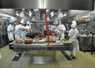 POTEL ET CHABOT A? PARIS 16E?ME Un piano d’envergure, convivial et sur mesure