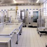 Une cuisine mieux sectorisée et équipée avec le souci du détail