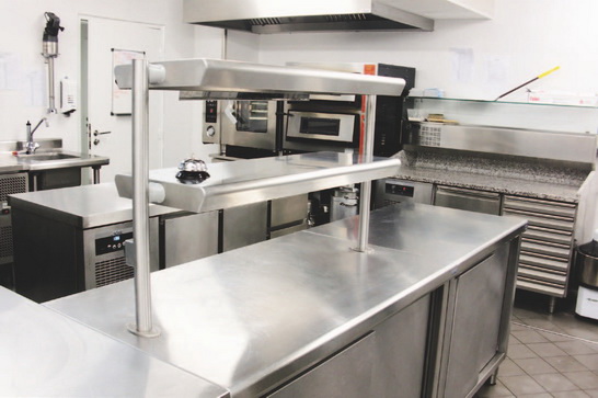 Un bel espace de travail pour servir la clientèle individuelle comme les groupes