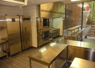 Benard reconstruit la cuisine du Centre Culturel des Jacobins au Mans