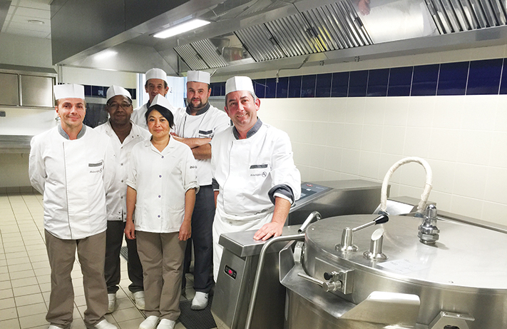 Une cuisine bien équipée pour des cuissons performantes