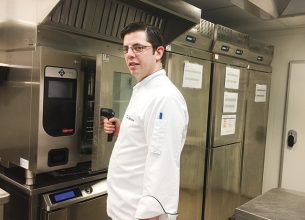 Une cuisine ultramoderne, dans un ancien couvent