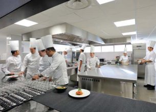 Une cuisine modèle, avec des équipements sur mesure