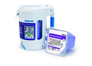 Solid Manual Detergent, nouveau système de plonge mobile par Ecolab