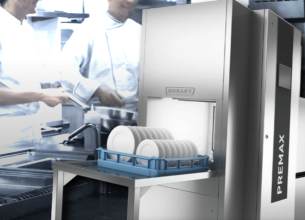 Nouveau lave-vaisselle à avancement automatique de casiers par Hobart