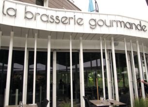 La Brasserie Gourmande à Juvigny : Un piano fonctionnel au cœur d’une vaste cuisine ouverte