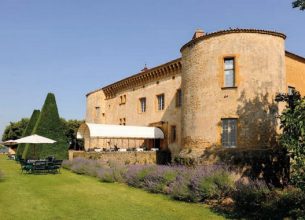 Château de Bagnols : Une cuisine sur mesure, intégrée à un univers historique