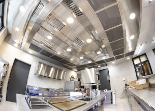 Un plafond filtrant Isotech Alvene pour La Maison Prévost