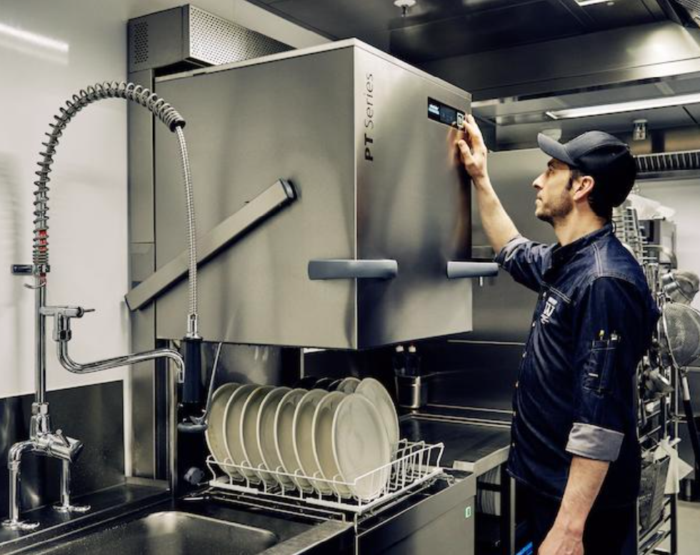 Une nouvelle gamme PT de lave-vaisselle à capot par Winterhalter