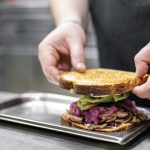 De la préparation au comptoir, la cuisine change de rythme